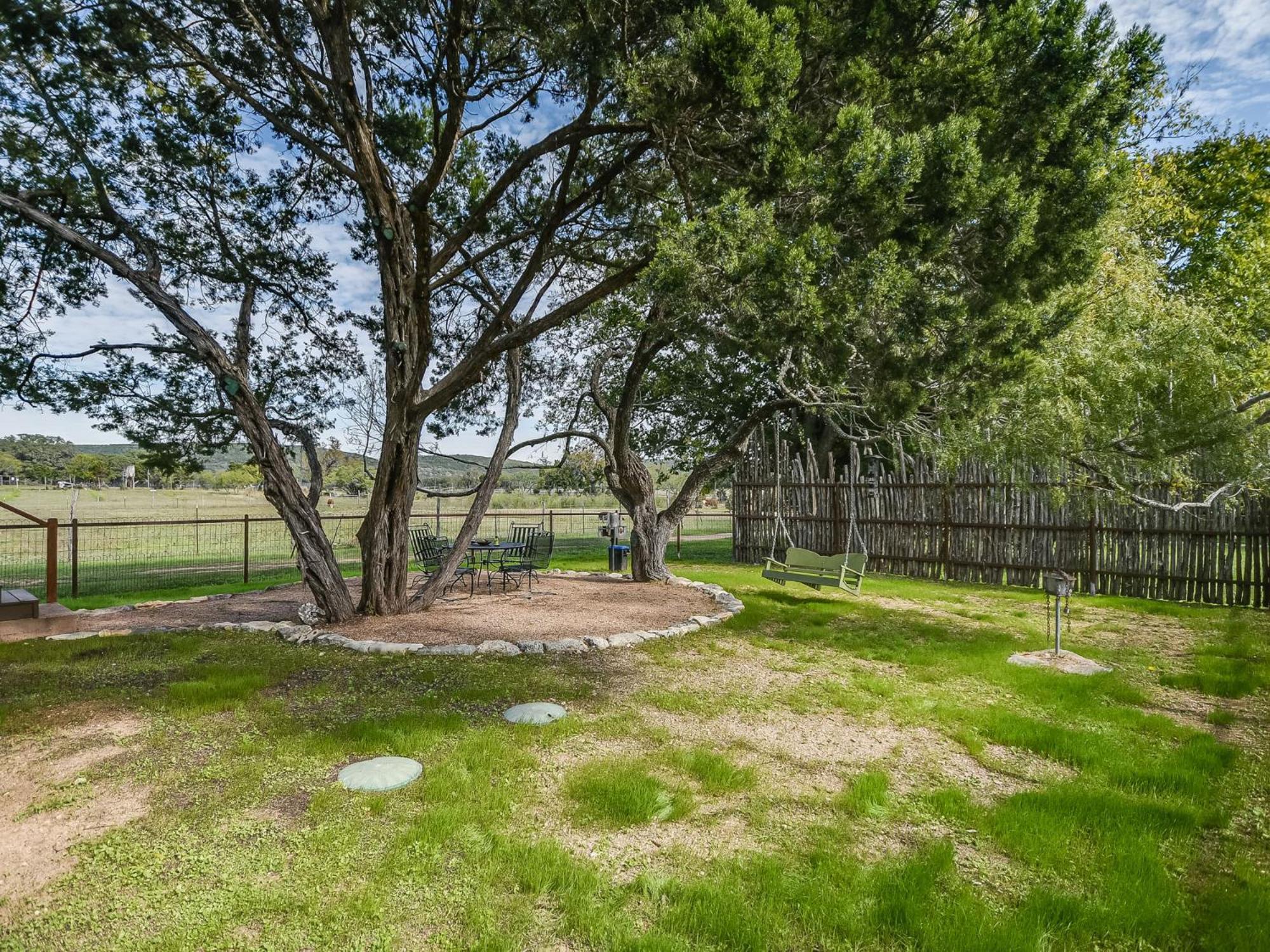 Montesino Ranch Lodging Villa Wimberley Bagian luar foto